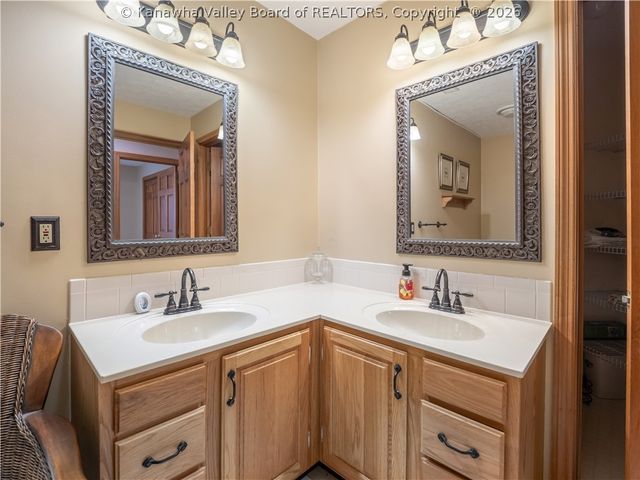 62 Muirfield Drive, Hurricane, WV 25526