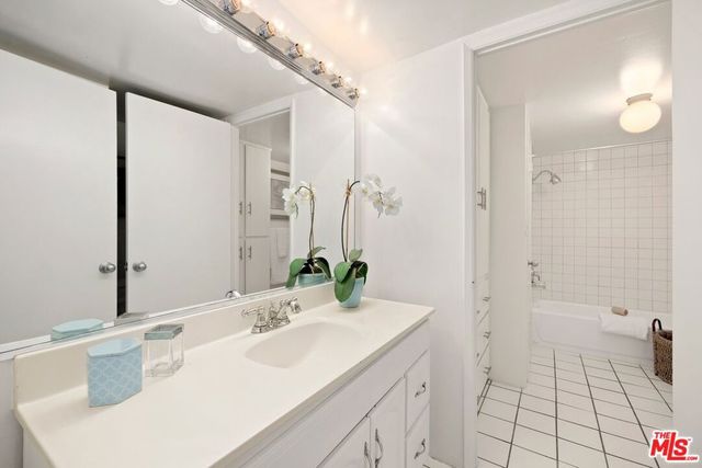 10966 Rochester Avenue 6B, Los Angeles, CA 90024