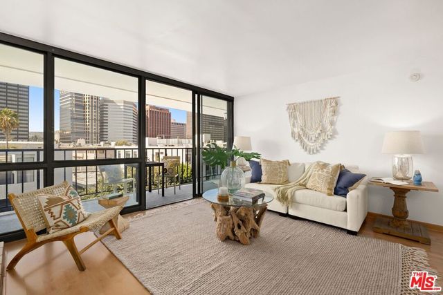 10966 Rochester Avenue 6B, Los Angeles, CA 90024