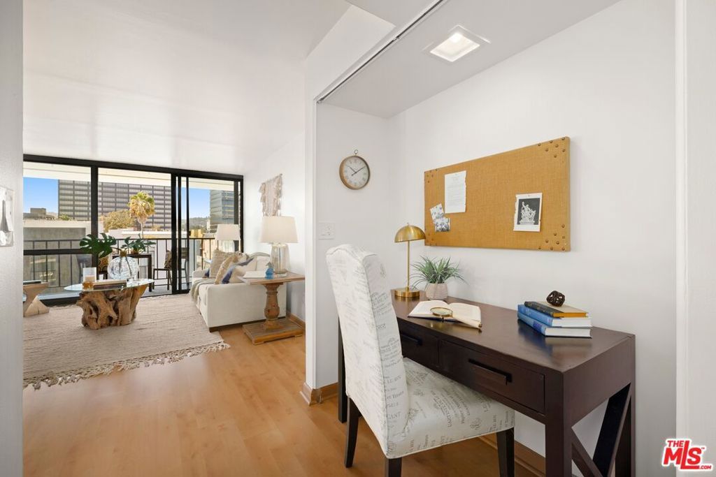 Image 6 of property listing at 10966 Rochester Avenue 6B, Los Angeles, CA 90024