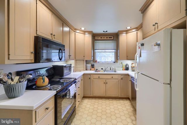 2188 KOLB DR, Lancaster, PA 17601