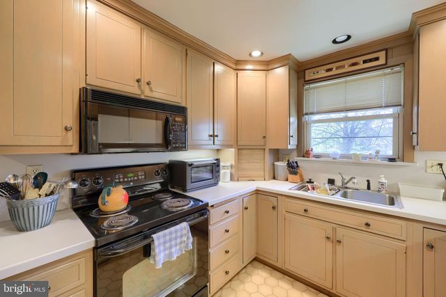 2188 KOLB DR, Lancaster, PA 17601
