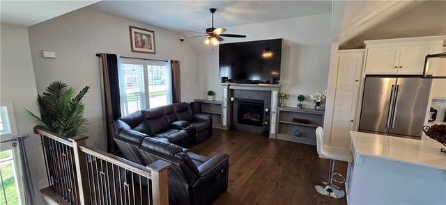 1000 NW 4th Street, Oak Grove, MO 64075