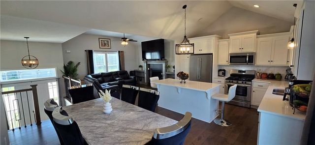 1000 NW 4th Street, Oak Grove, MO 64075