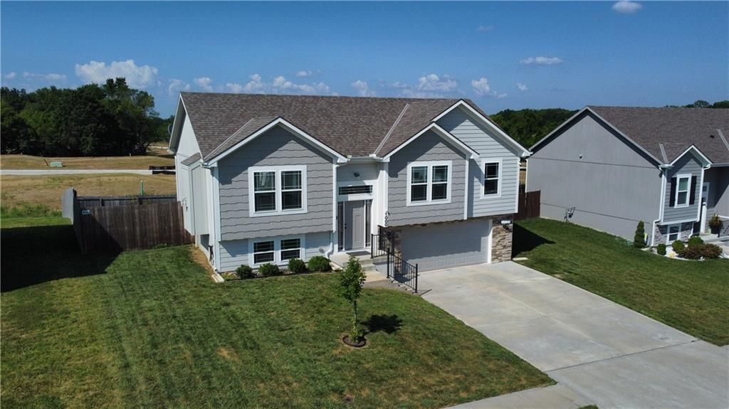 1000 NW 4th Street, Oak Grove, MO 64075