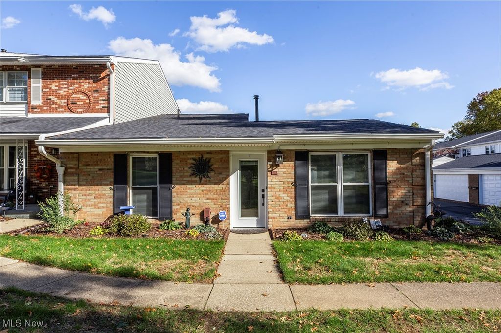 3634 Kenwood Dr, Uniontown, OH 44685