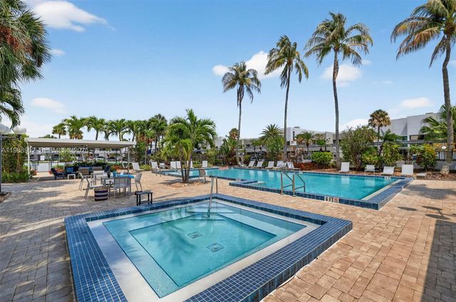 1100 SE 5th Ct 24, Pompano Beach, FL 33060