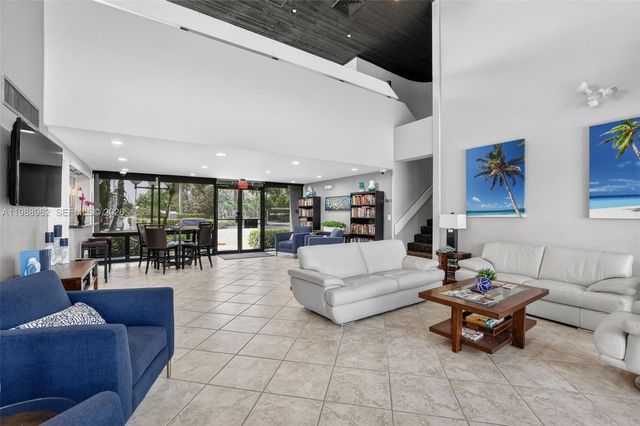 1100 SE 5th Ct 24, Pompano Beach, FL 33060