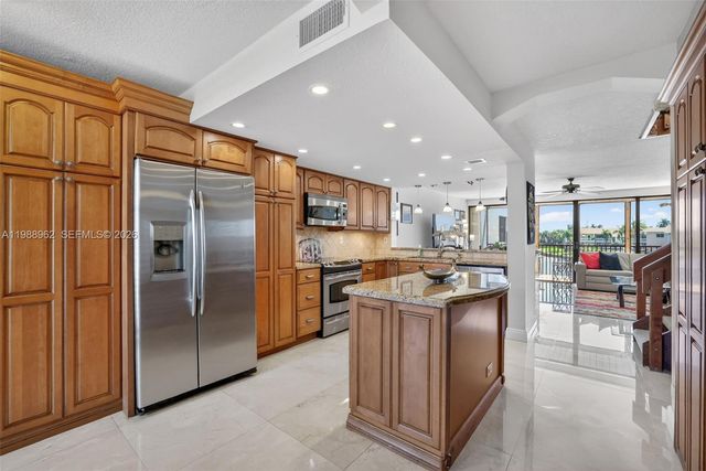 1100 SE 5th Ct 24, Pompano Beach, FL 33060
