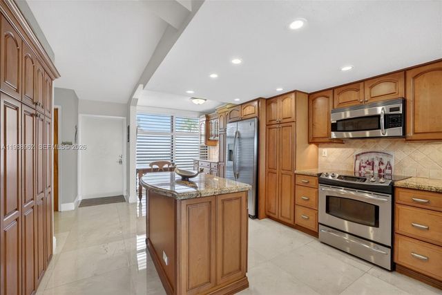 1100 SE 5th Ct 24, Pompano Beach, FL 33060