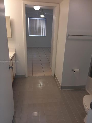 2850 N Oakland Forest Dr 110, Oakland Park, FL 33309