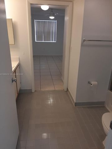 2850 N Oakland Forest Dr 110, Oakland Park, FL 33309