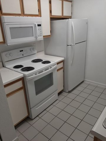 2850 N Oakland Forest Dr 110, Oakland Park, FL 33309