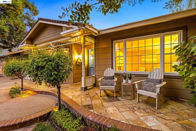 2680 Turnstone Dr, Pleasanton, CA 94566