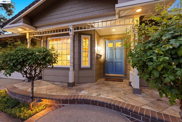 2680 Turnstone Dr, Pleasanton, CA 94566