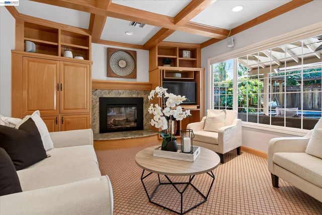 2680 Turnstone Dr, Pleasanton, CA 94566
