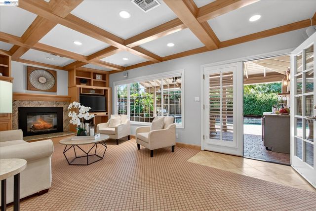 2680 Turnstone Dr, Pleasanton, CA 94566