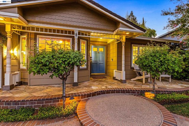 2680 Turnstone Dr, Pleasanton, CA 94566