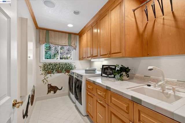 2680 Turnstone Dr, Pleasanton, CA 94566