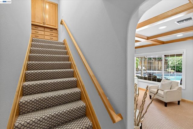 2680 Turnstone Dr, Pleasanton, CA 94566