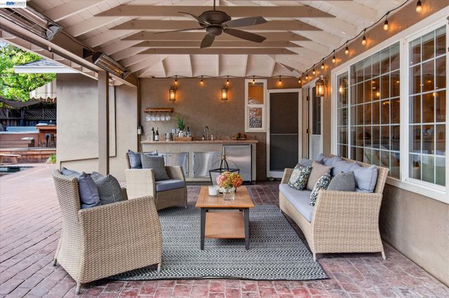 2680 Turnstone Dr, Pleasanton, CA 94566