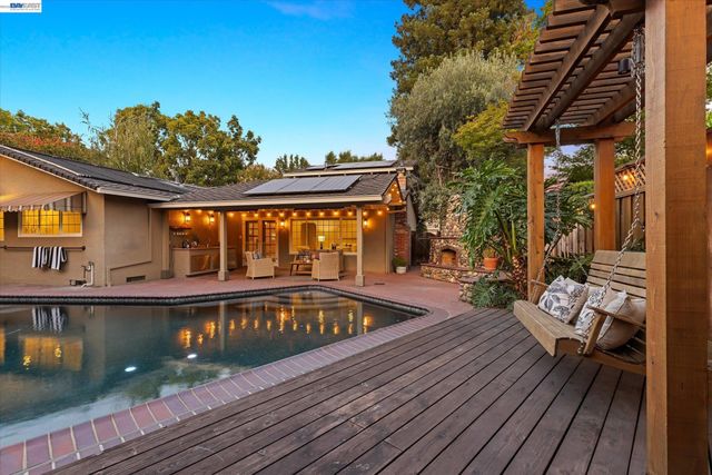 2680 Turnstone Dr, Pleasanton, CA 94566
