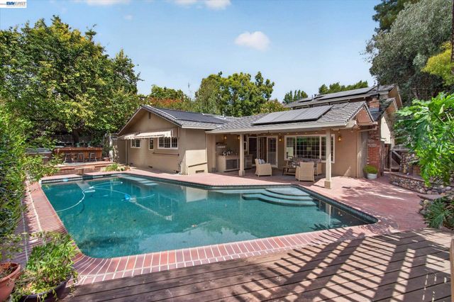 2680 Turnstone Dr, Pleasanton, CA 94566
