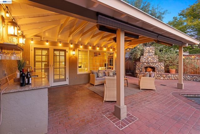 2680 Turnstone Dr, Pleasanton, CA 94566