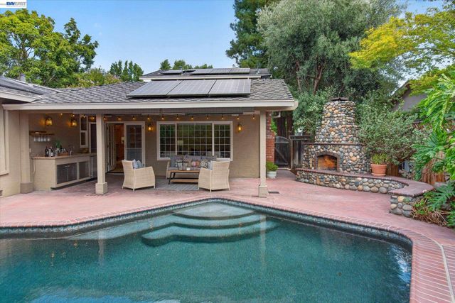 2680 Turnstone Dr, Pleasanton, CA 94566