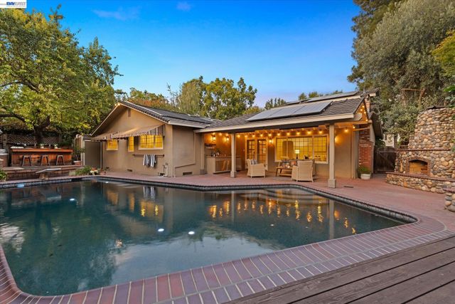 2680 Turnstone Dr, Pleasanton, CA 94566