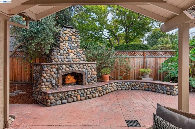 2680 Turnstone Dr, Pleasanton, CA 94566