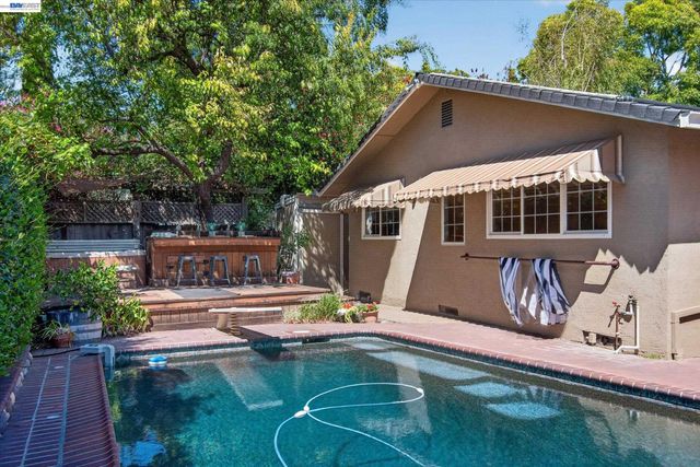 2680 Turnstone Dr, Pleasanton, CA 94566