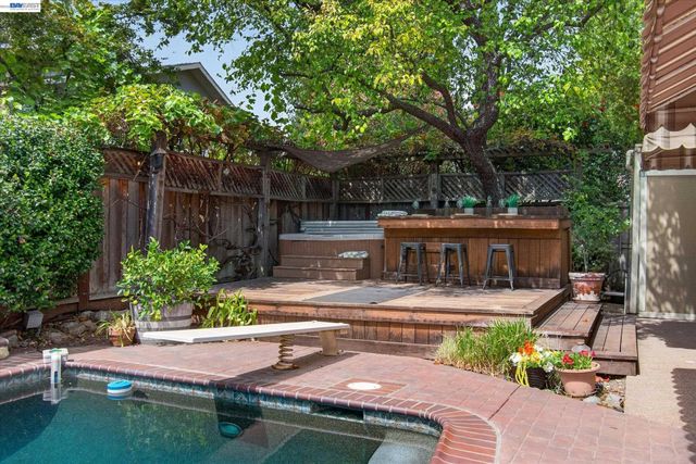 2680 Turnstone Dr, Pleasanton, CA 94566