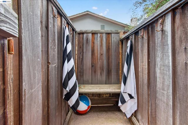 2680 Turnstone Dr, Pleasanton, CA 94566