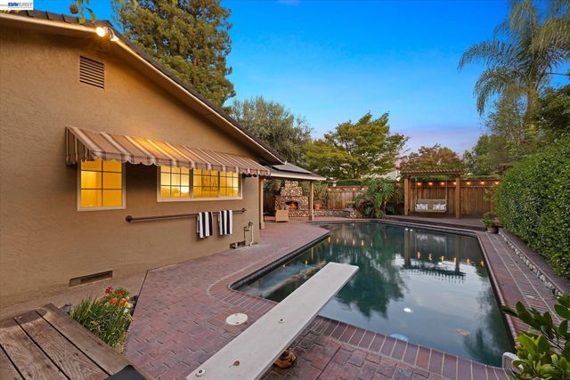 2680 Turnstone Dr, Pleasanton, CA 94566