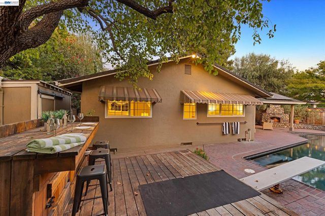 2680 Turnstone Dr, Pleasanton, CA 94566