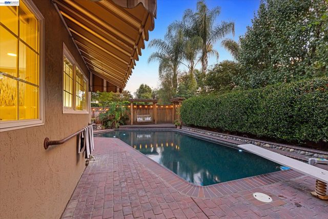2680 Turnstone Dr, Pleasanton, CA 94566