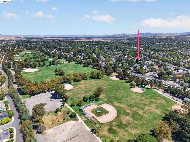 2680 Turnstone Dr, Pleasanton, CA 94566