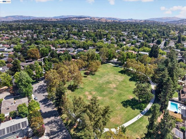 2680 Turnstone Dr, Pleasanton, CA 94566