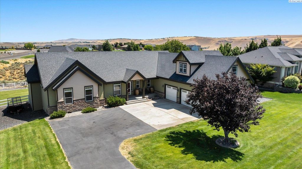 15923 S Clear View Lp, Kennewick, WA 99338
