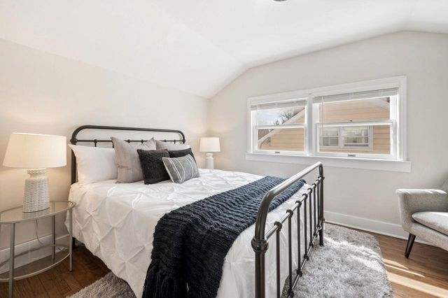 5122 Diversey BOULEVARD, Whitefish Bay, WI 53217