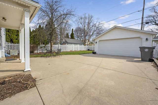 5122 Diversey BOULEVARD, Whitefish Bay, WI 53217