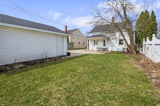 5122 Diversey BOULEVARD, Whitefish Bay, WI 53217