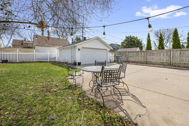 5122 Diversey BOULEVARD, Whitefish Bay, WI 53217
