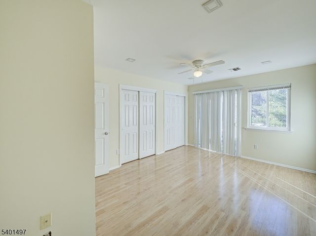 208 Blackberry Ct, Raritan Twp., NJ 08822