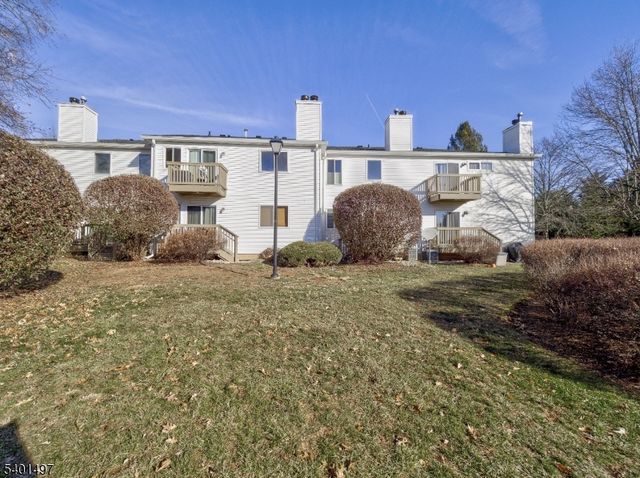 208 Blackberry Ct, Raritan Twp., NJ 08822