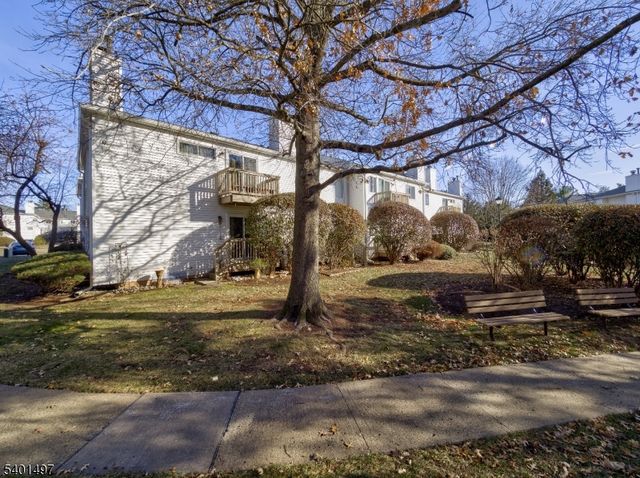 208 Blackberry Ct, Raritan Twp., NJ 08822