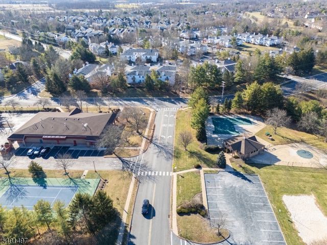 208 Blackberry Ct, Raritan Twp., NJ 08822