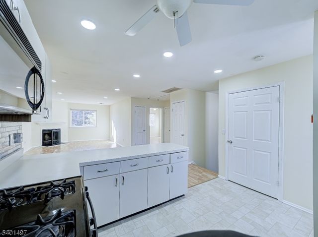 208 Blackberry Ct, Raritan Twp., NJ 08822