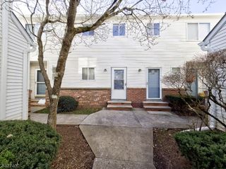 208 Blackberry Ct, Raritan Twp., NJ 08822